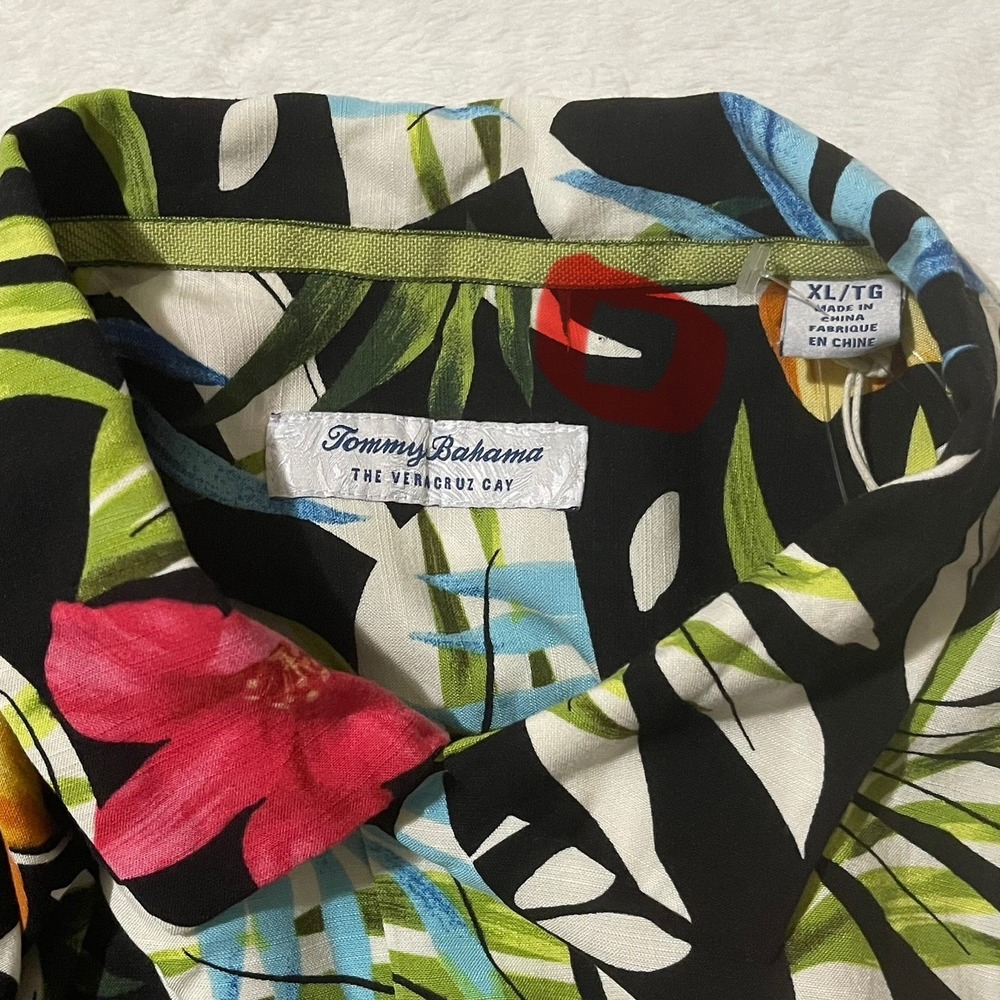 Tommy Bahama Camp Shirt Men XL Veracruz Cay Lush Escape Tropical Floral Hawaiian - Picture 7 of 14